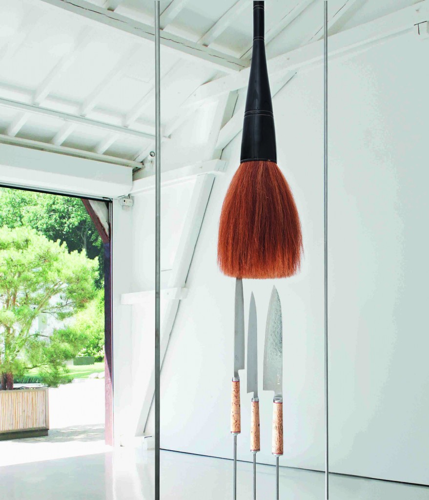 W18274BetweenTheKnivesTheEmptinessHD-detail