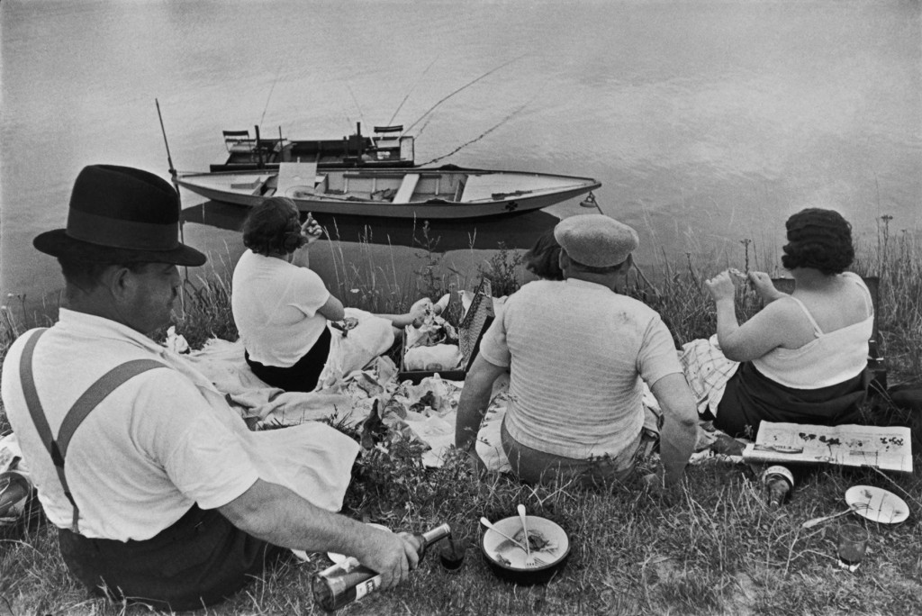 Henri Cartier-Bresson [+] Danche sur les bords de la Marne, 1938 Photographie Galerie Françoise Paviot 